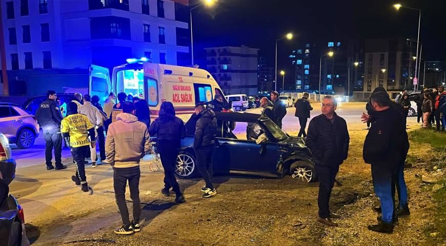 Edirne’de iki otomobilin çarpıştığı kaza kamerada: 4 yaralı