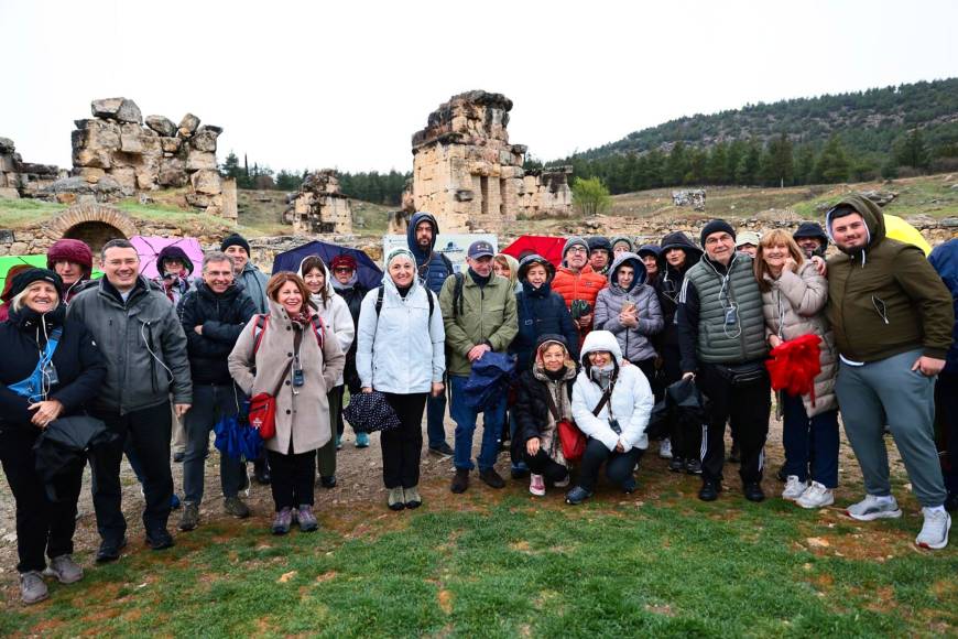 İtalyan turistler, Aziz Philip'in mezarını ve Martyrion Kilisesi'ni ziyaret etti 