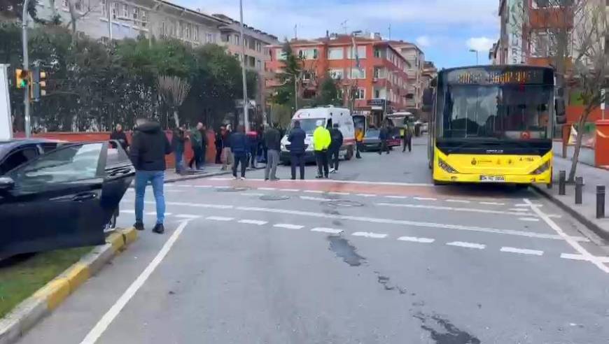 İstanbul - Küçükçekmece'de otomobile silahlı saldırı : 1 ölü - 2 / Ek fotoğrafla 