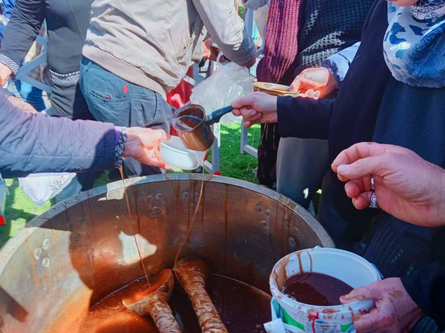 Manisa'da karma töreninde mesir macunu kuyruğu 