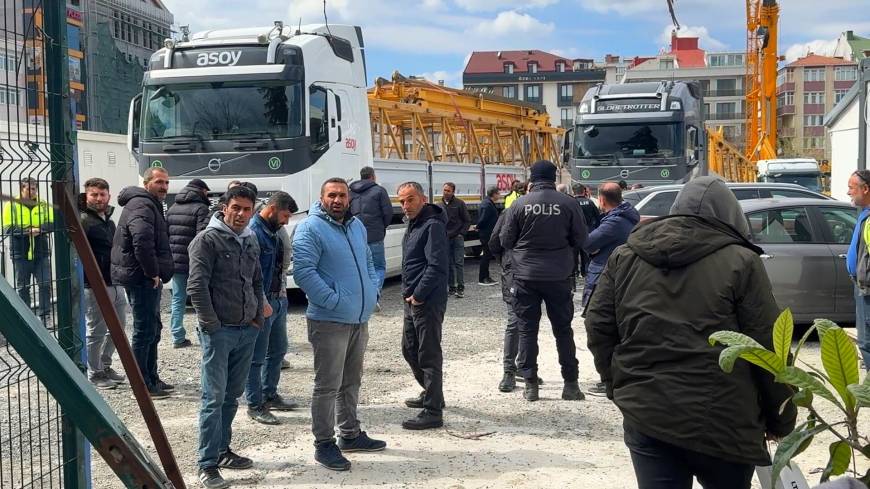 İstanbul- Avcılar'da paralarını alamayan işçiler eylem yaptı 