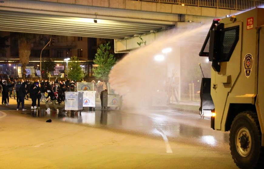 Antalya'da 'İmamoğlu' gerginliği; 30'a yakın gözaltı/ Ek fotoğraflar