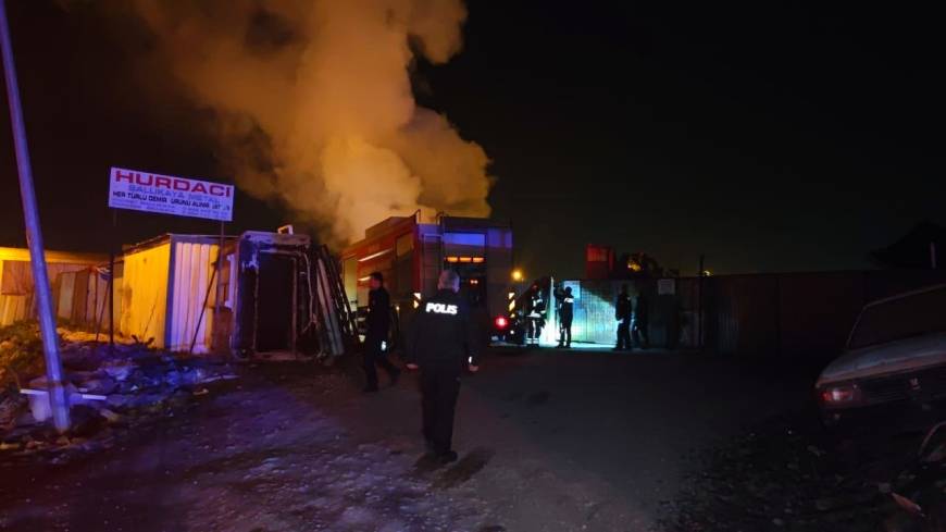 Bursa'da, geri dönüşüm tesisindeki yangın söndürüldü