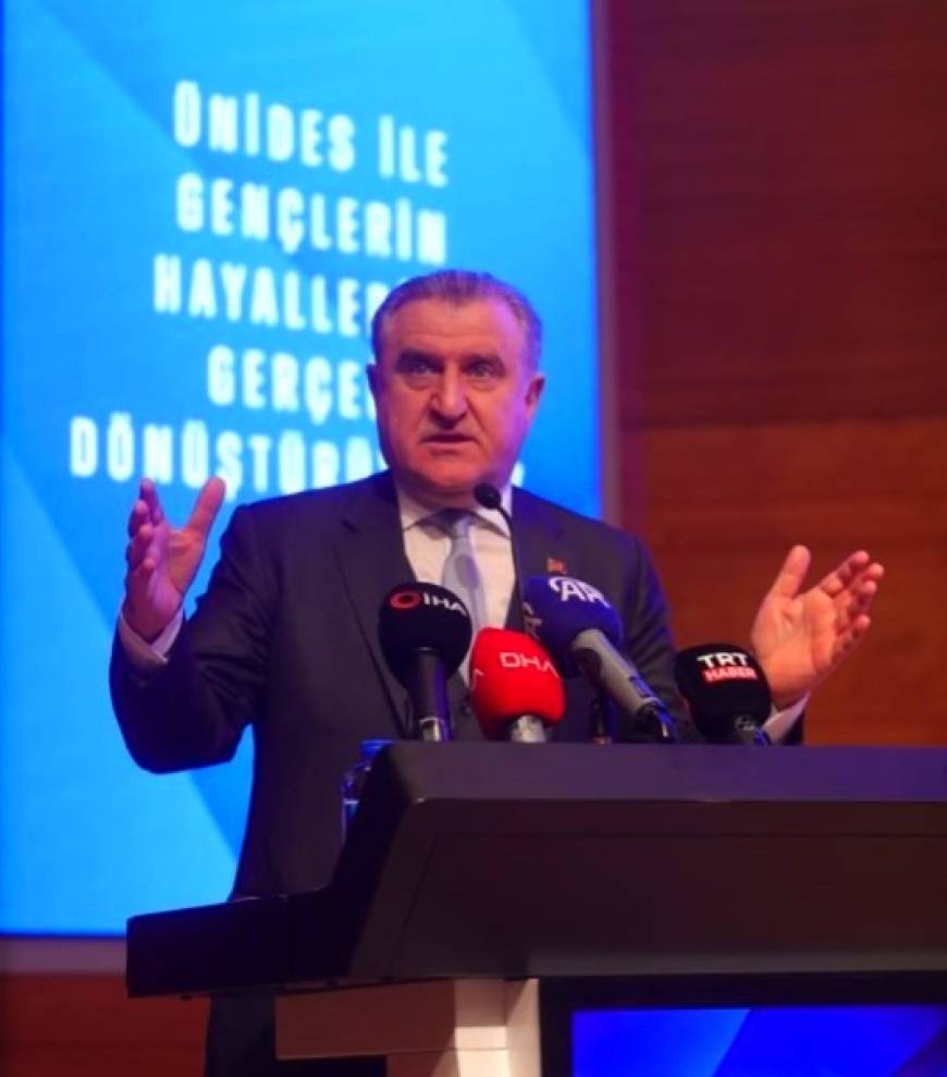 Bakan Bak: ÜNİDES kapsamında gençlere 120 milyon TL destek sağlanacak