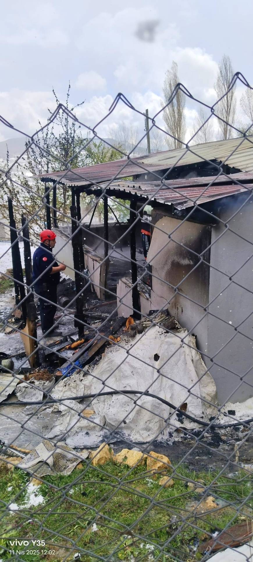 Prefabrik evde çıkan yangında 2 çocuk öldü