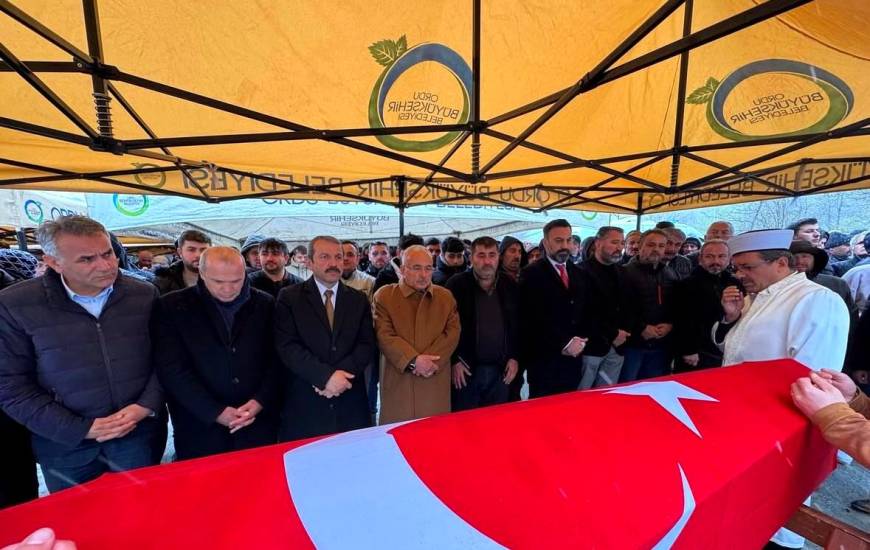 Çöp ayrıştırma makinesine kapılan işçi toprağa verildi