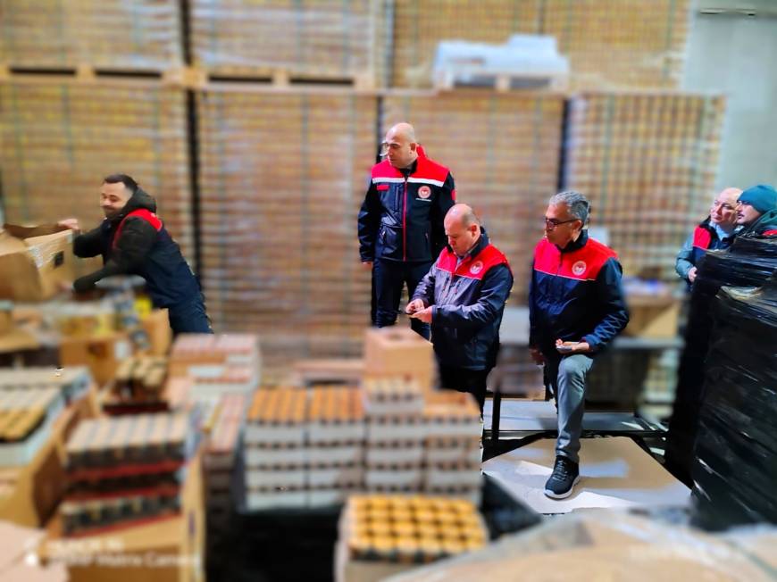 Kırklareli’de kayıtsız depoda 1 milyon adet sahte enerji içeceği ele geçirildi
