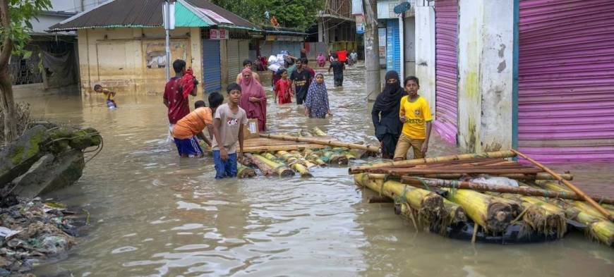 Hindistan ve Nepal'de şiddetli yağışlar sonucu 100'den fazla kişi hayatını kaybetti