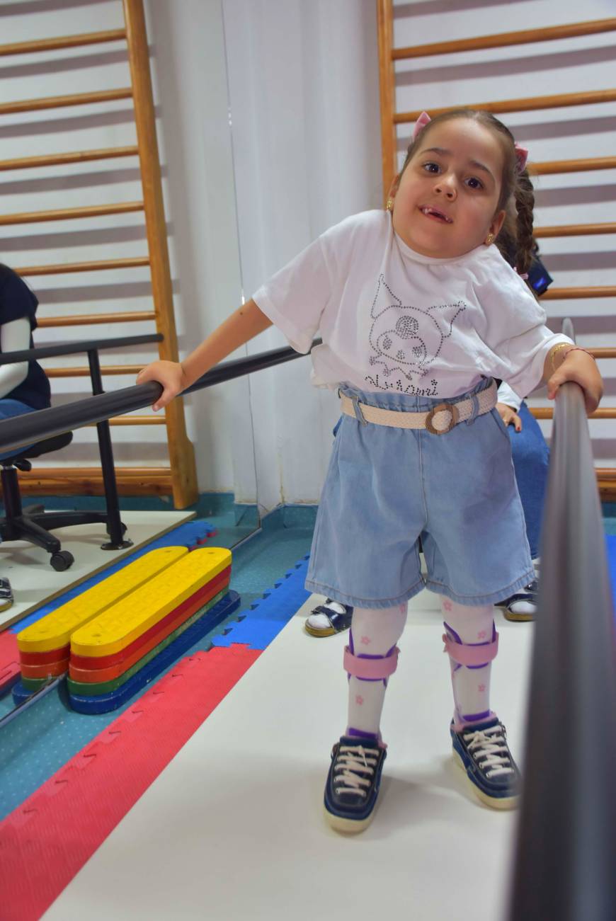 Kampanyayla umutlanan Berra, gen tedavisiyle ayağa kalktı