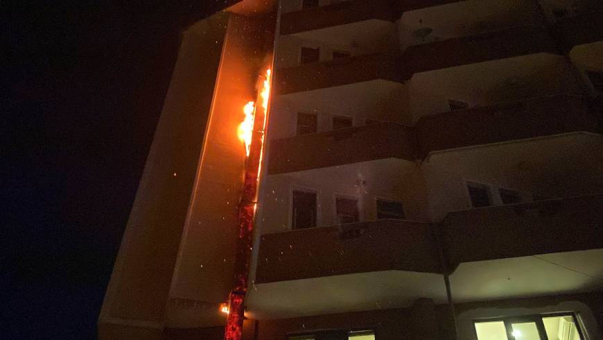 6 katlı binanın giriş katındaki yangın söndürüldü