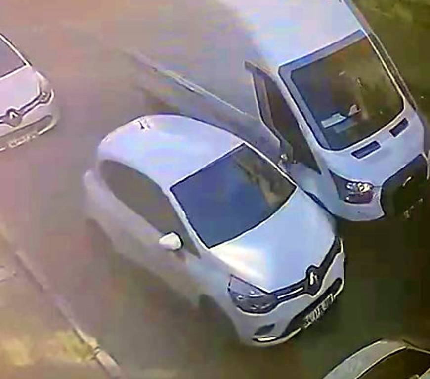 İstanbul - Avcılar'da park halindeki otomobile çarpıp kaçtı 