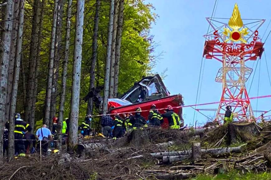 İtalya’da teleferik kabini düştü: 4 ölü
