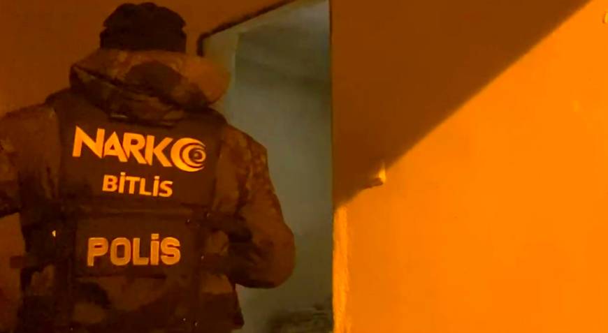 Bitlis'te özel harekat destekli uyuşturucu operasyonu; 2 tutuklama
