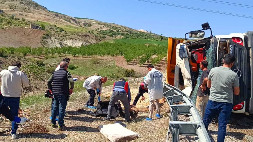 Adıyaman'da devrilen hafriyat kamyonunun sürücüsü öldü
