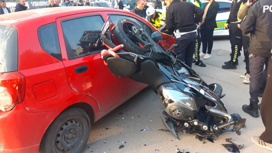 Otomobil ile motosiklet çarpıştı; 1 yaralı
