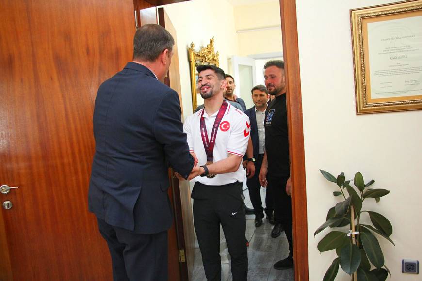 Avrupa Şampiyonu Kerem Kamal'a Kula'da coşkulu karşılama