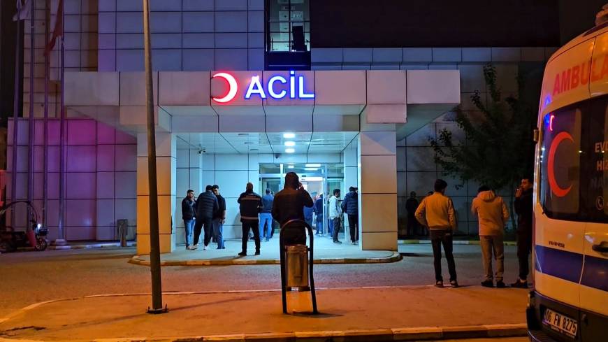 Arkadaşlarıyla otururken tabancayla kazara vurularak öldü