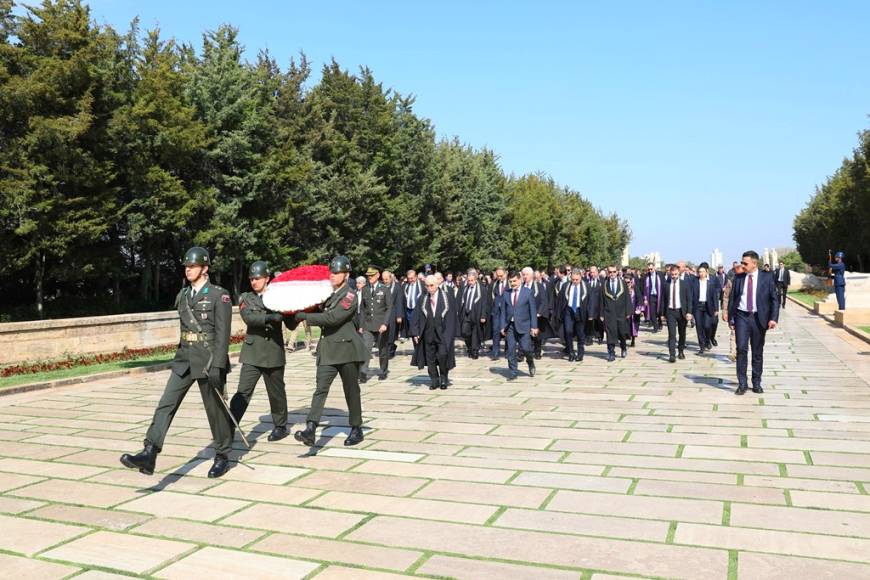 Anayasa Mahkemesi heyeti, Anıtkabir'i ziyaret etti