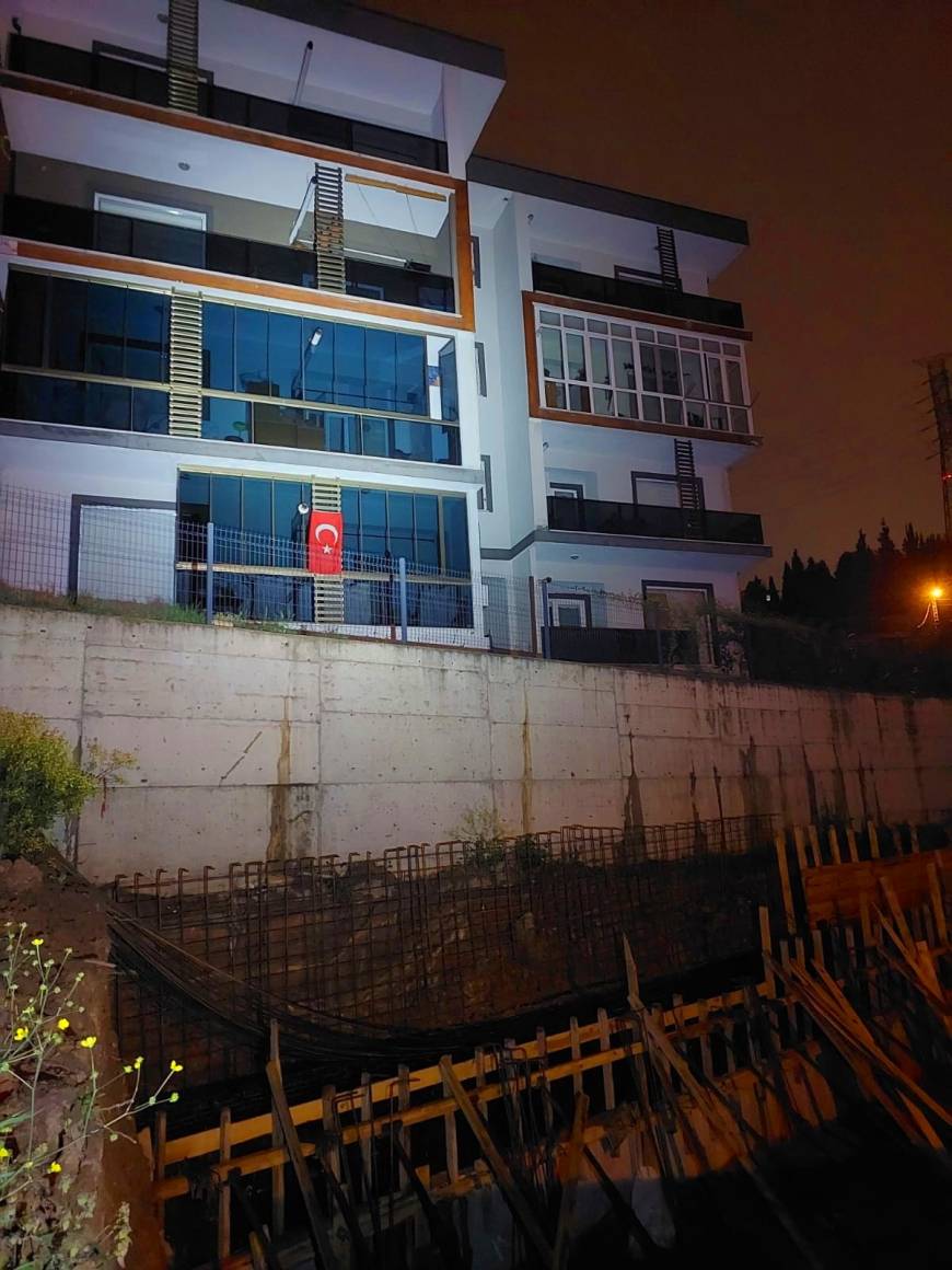 Sakarya'da çökme tehlikesi bulunan 4 katlı apartman boşaltıldı