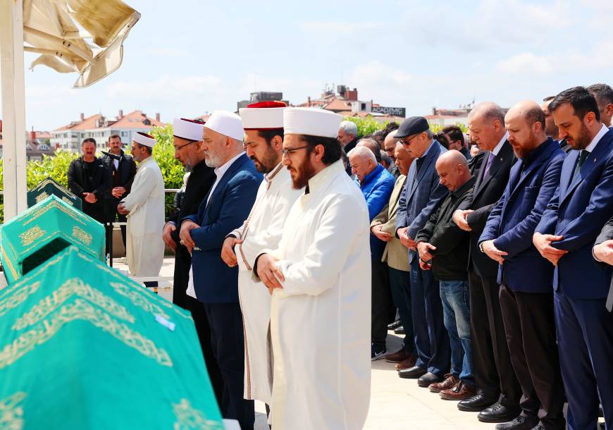 İstanbul- Cumhurbaşkanı Erdoğan, Arapça öğretmeni Ahmet Karaman'ın cenaze namazına katıldı
