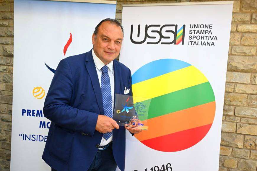 İtalya’da düzenlenen ‘Inside The Sport 2025’ gecesinde Türk gazeteci Keşaplı da ödül aldı