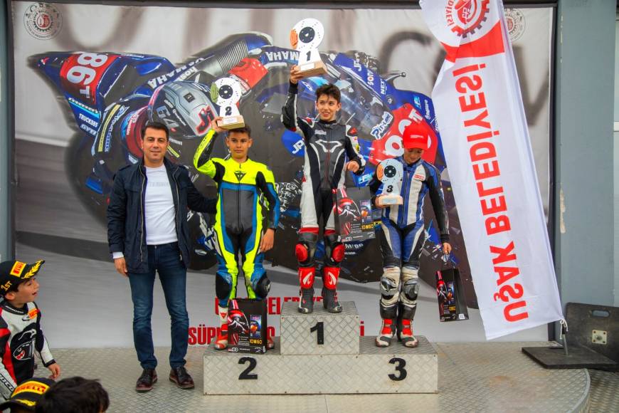 Uzay Alp Urcan, FIM MiniGP Türkiye Serisi'nde çifte zafer kazandı