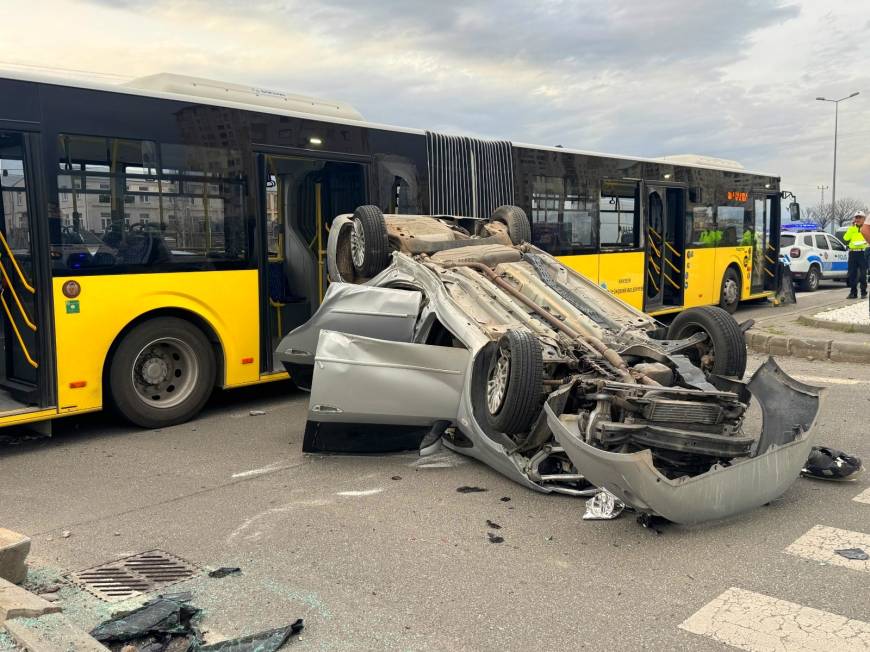 Kayseri'de özel halk otobüsü ile otomobil çarpıştı: 9 yaralı