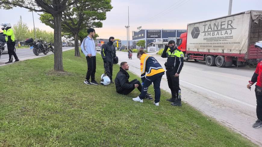 Bursa'da 'dur' ihtarına uymayan motosikletli, kaza yapması sonucu yakalandı