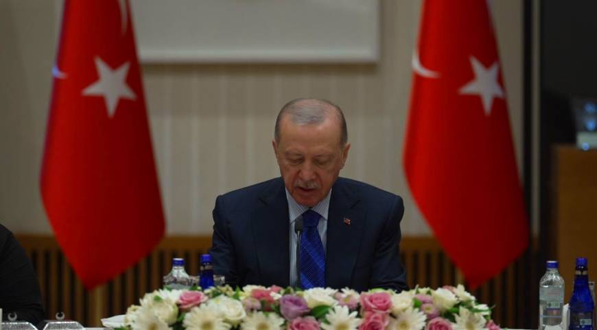 Cumhurbaşkanı Erdoğan: Tüm çalışanlarımızla Türkiye'yi çok daha güçlü yarınlara taşıyacağız