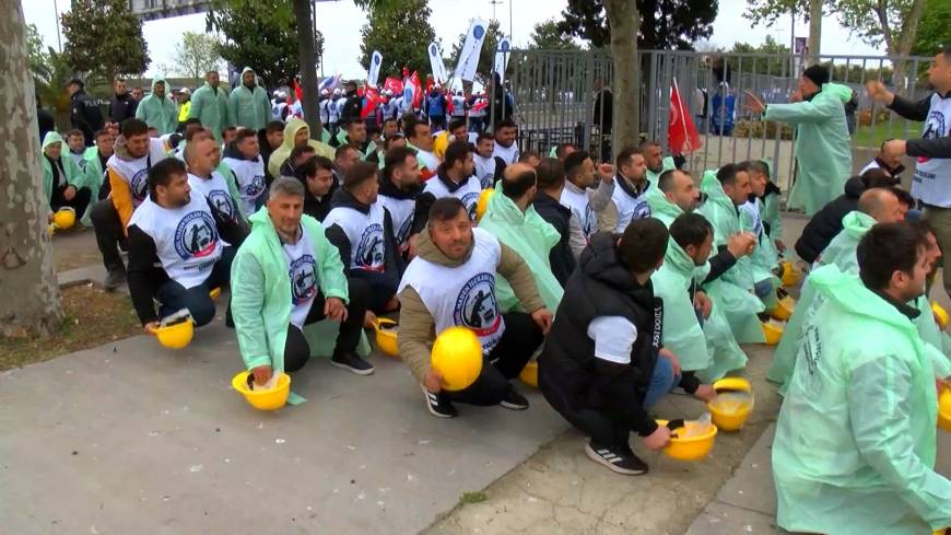 İstanbul- Kartal Meydanı'nda 1 Mayıs kutlamaları sağanak yağış nedeniyle erken bitti