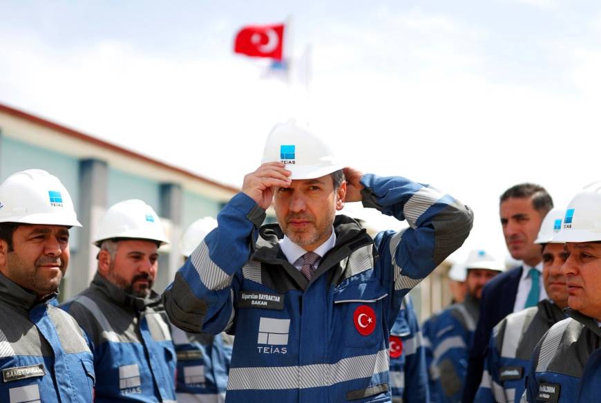 Bakan Bayraktar: Türkiye'nin elektrik dağıtım hatlarında hiçbir sorun yok