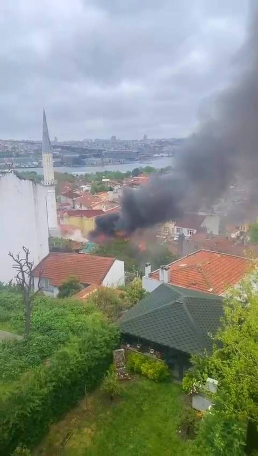 İstanbul - Fatih'te 3 gecekonduda yangın-1