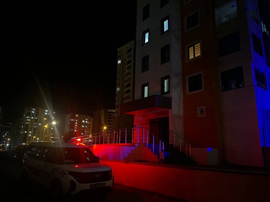 Kayseri'de elinde bıçakla yere düştüğü iddia edilen kadın ağır yaralandı
