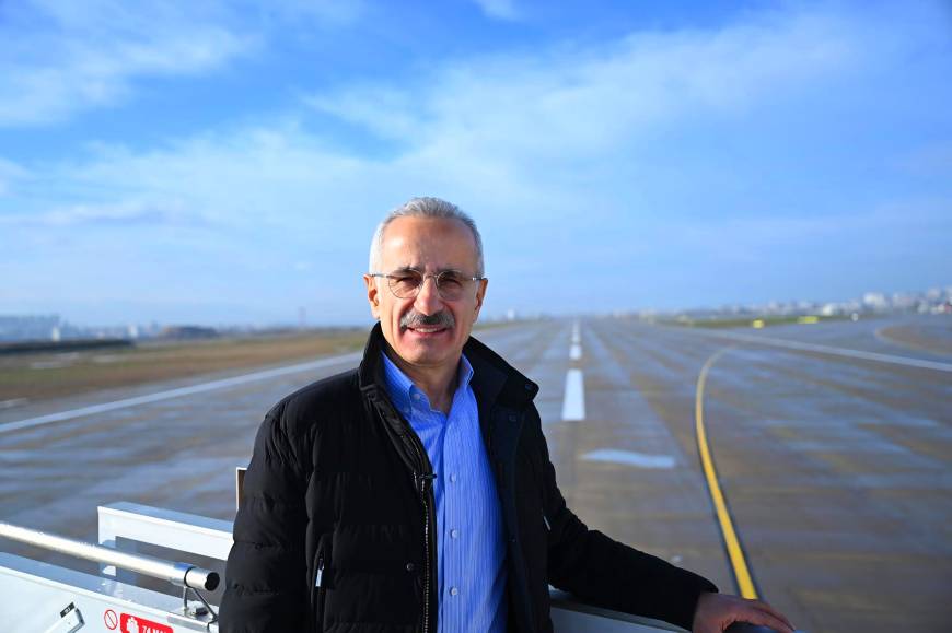 Bakan Uraloğlu: Tüm zamanların en yüksek transit uçuş sayısına ulaştık