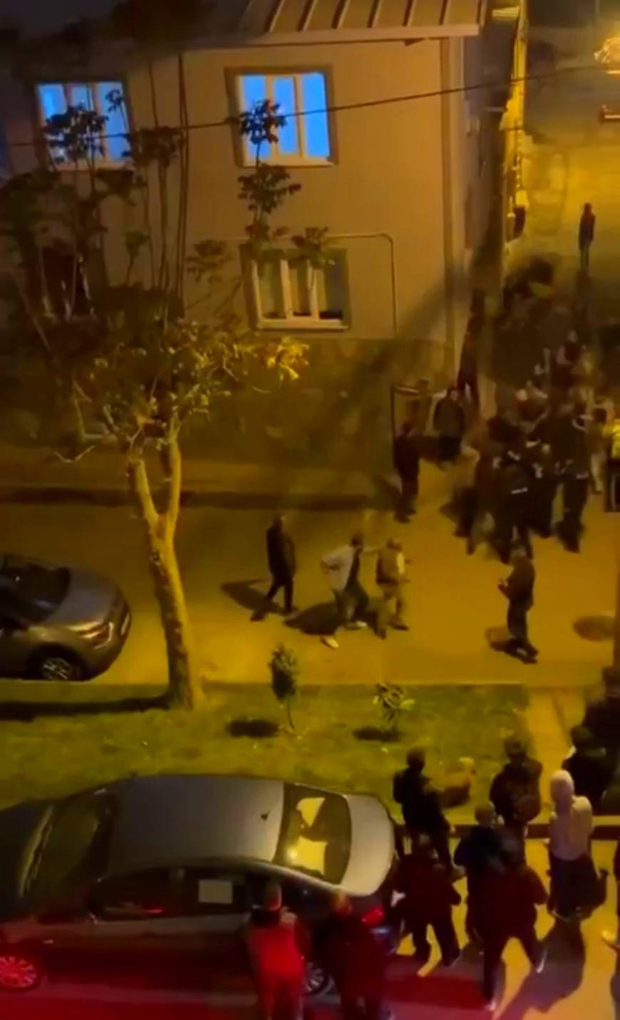 Kimlik sorgusu yapmak isteyen polislere saldıran 2 şüpheli gözaltına alındı