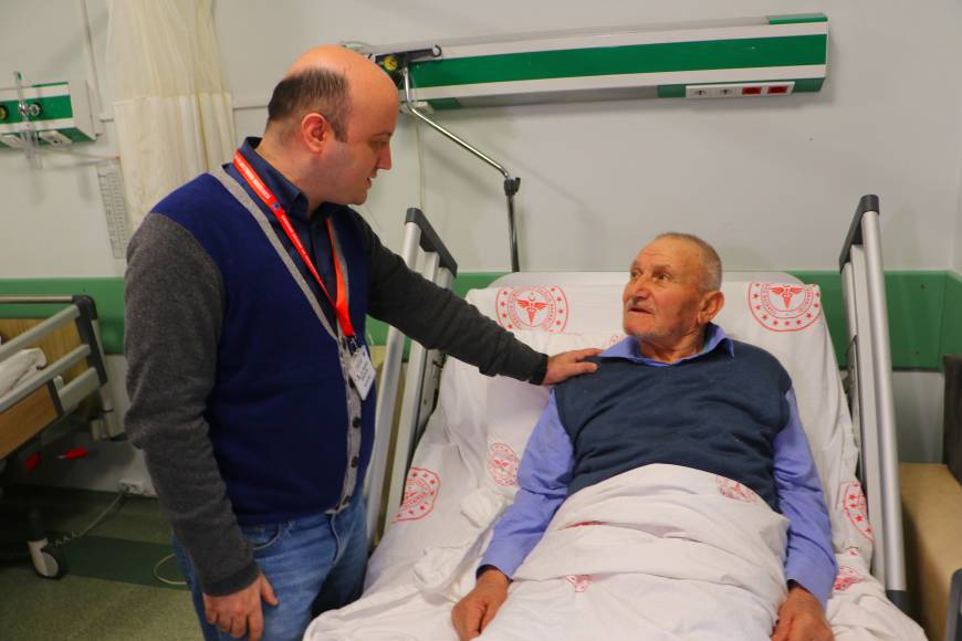 Türkiye'deki ilk, dünyadaki 18'nci vaka; 4 yaprakçıklı aort kapağı olan hastaya TAVI ile operasyon