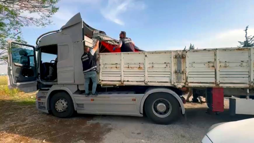 TIR’da 10 kilo metamfetaminle yakalanan 6 şüpheli, borçları için buluştuklarını öne sürdü