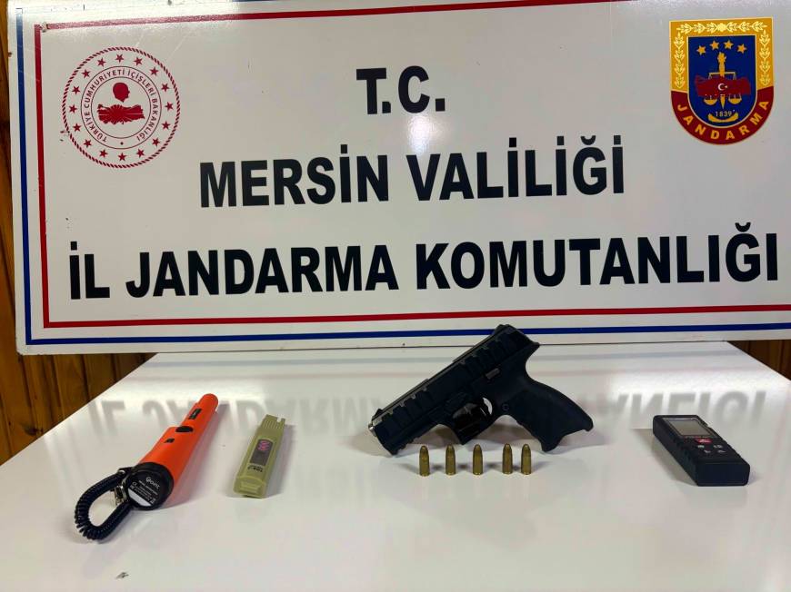Eski vali ile emekli albay, kaçak kazıda yakalandı