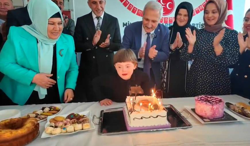 MHP, down sendromlu Mert Affan'ın doğum gününü kutladı