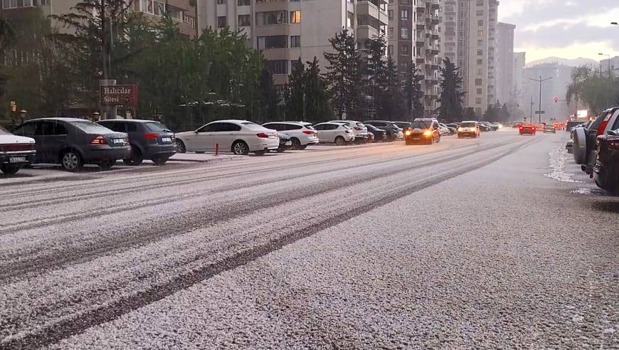 Kayseri'de dolu ve sağanak etkili oldu