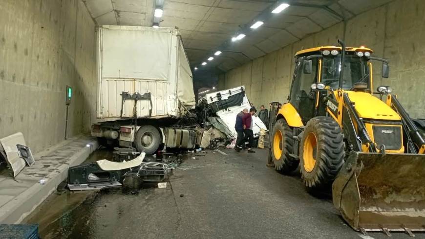 Malatya’da, duvara çarpan TIR’ın sürücüsü yaralandı