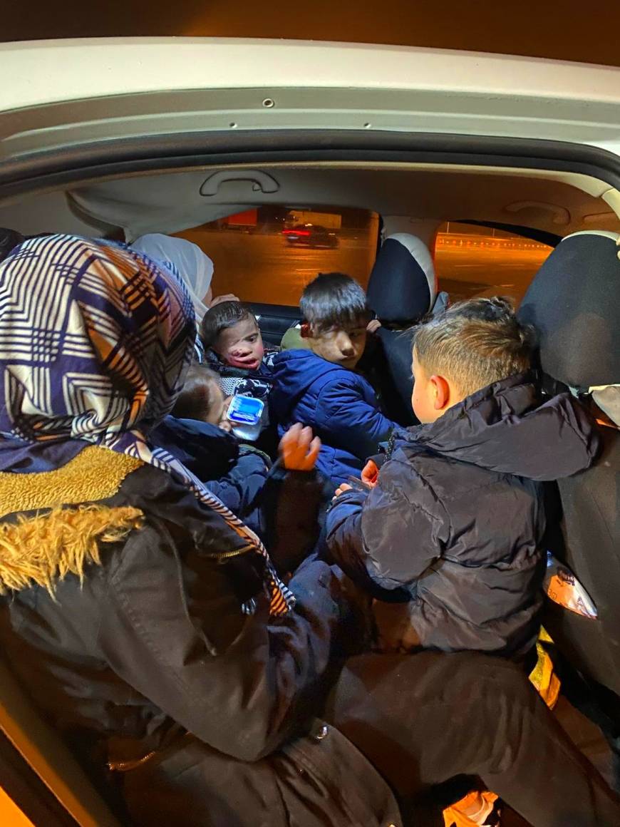 Bursa'da 13 kaçak gömen yakalandı, 1 organizatör tutuklandı