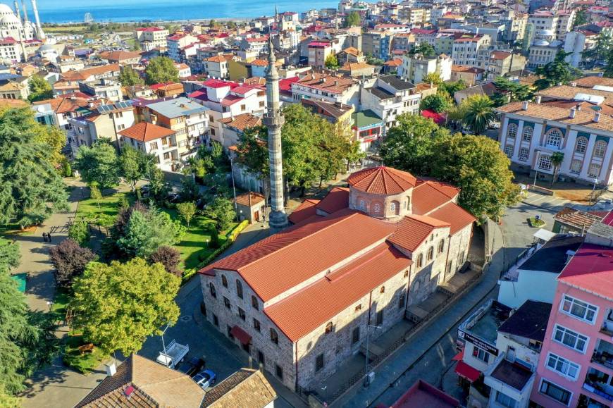 17 asırlık camide tarihe yolculuk