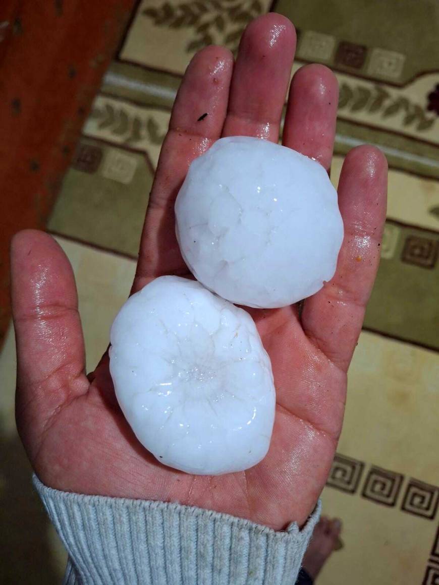 Diyarbakır'da ceviz büyüklüğünde dolu