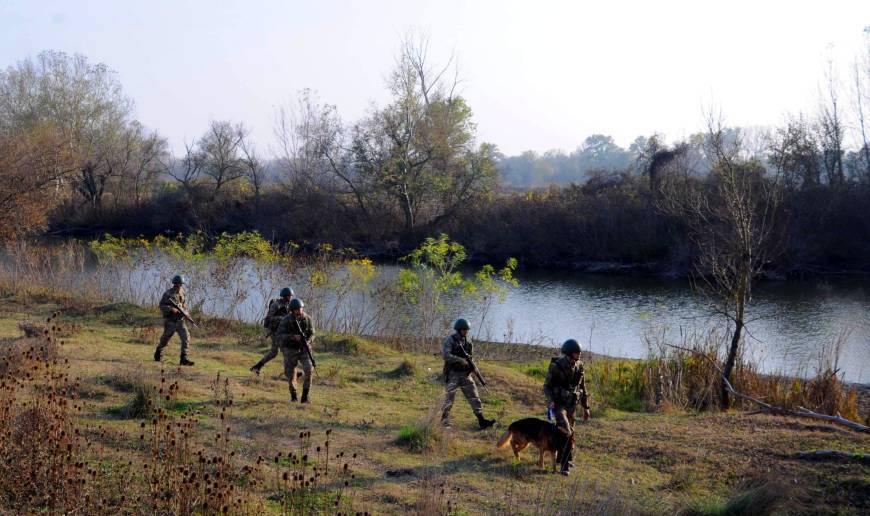 Edirne'de 2 FETÖ şüphelisi tutuklandı