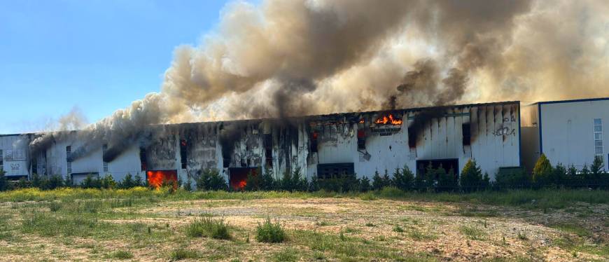 Tekirdağ'da fabrika yangını; alevler parfüm tesisine sıçradı (2)