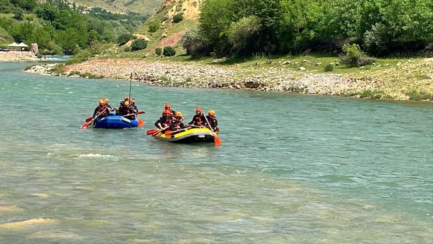 Garzan Çayı'nda ilk rafting; Batman Valisi de kürek çekti/Ek fotoğraflar