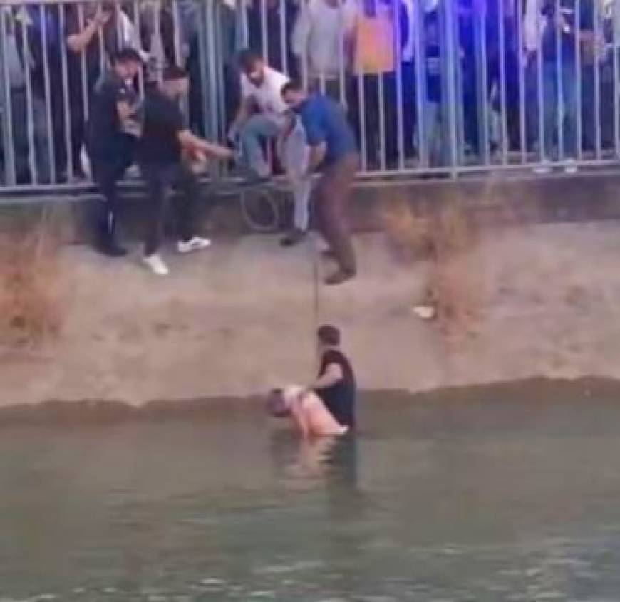 Adana'da sulama kanalında hareketsiz duran kişiyi çevredekiler kurtardı; durumu ağır