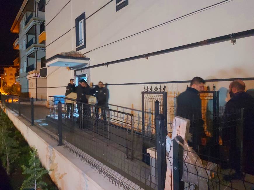 Komşusu Hatice'yi tabancayla öldürüp, aynı silahla intihar etti