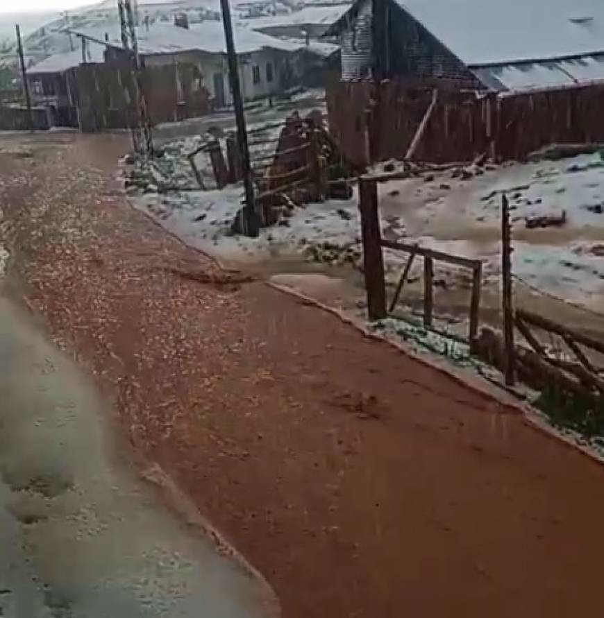 Sivas'ta sağanak ve dolu sele neden oldu